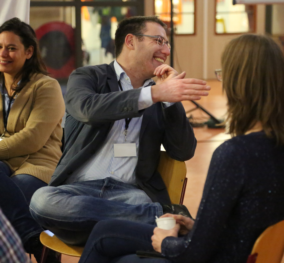 Professionals in gesprek tijdens een begeleide sessie